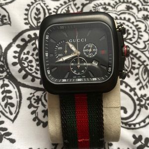 Gucci men’s G Dash coupe 200 series chronograph 44 MM watch